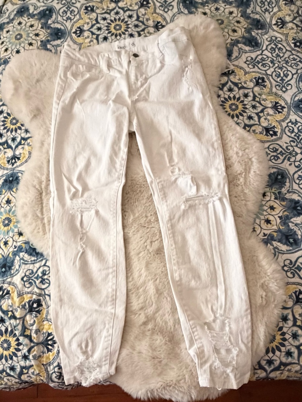 Cello Womens White Distressed Skinny Jeans